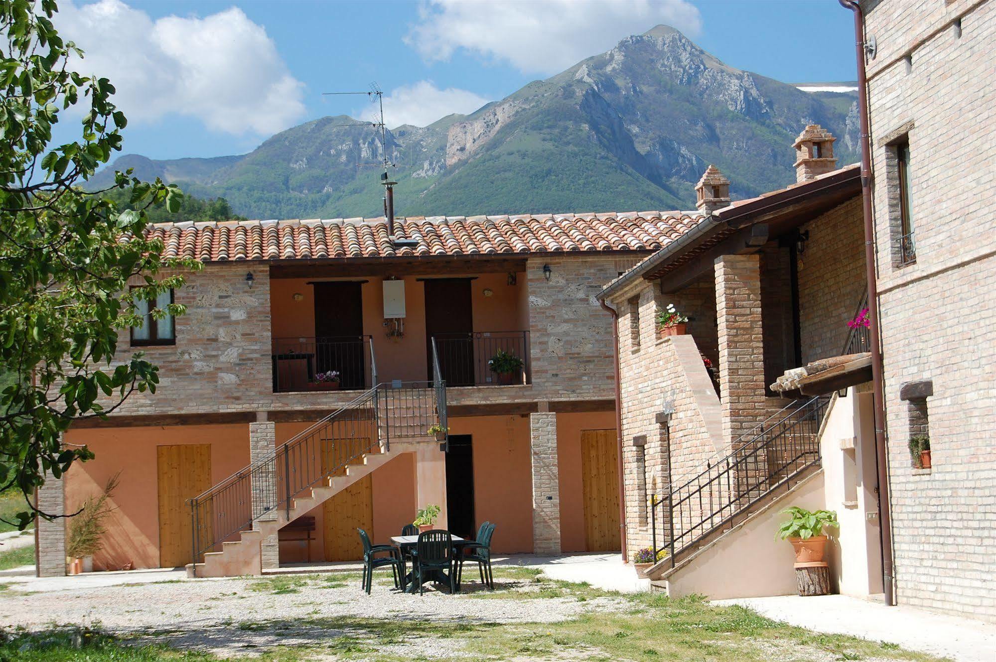 Affittacamere Antica Dimora Sarnano Esterno foto